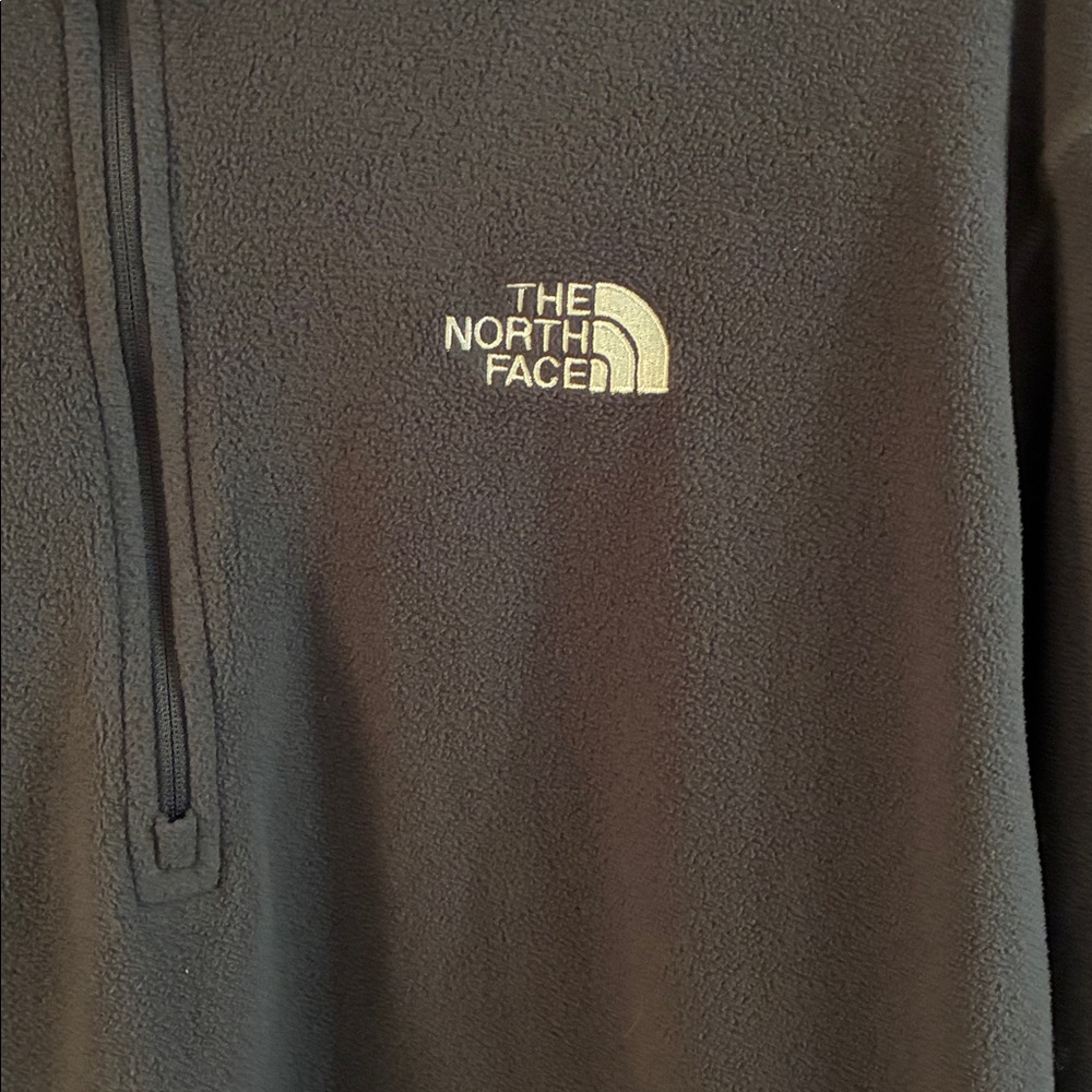 The North Face Men's Gray 1/4 Zip-Up Pullover - Picture 2 of 6